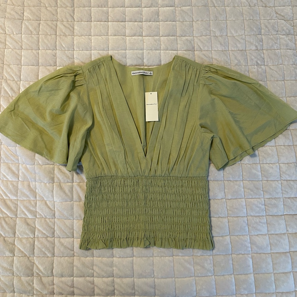 Abercrombie flutter sleeve blouse